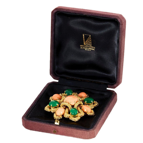 Pendentif VAN CLEEF AND ARPELS - Delphes - Broche pendentif or jaune, corail et chrysoprase 58 Facettes LBV2