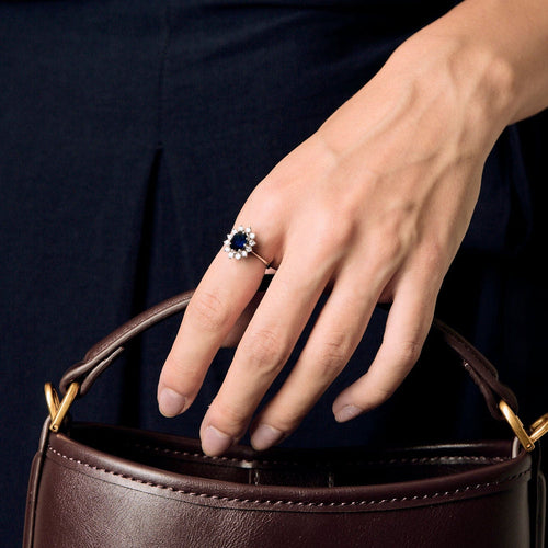 Bague 52,5 Bague marguerite en or blanc, saphir et diamants 58 Facettes GU201-1