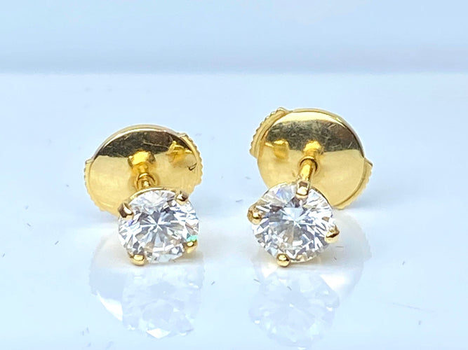 Boucles d’oreilles puces or jaune, diamants