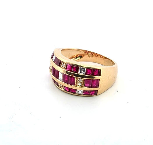 Bague en or jaune massif 18 carats avec rubis et diamants