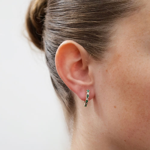 Boucles d'oreilles Boucle d'oreille en or jaune avec diamants et émeraudes 58 Facettes 2505020