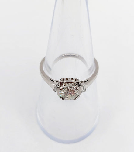 Bague 53 Bague solitaire Art déco en platine, diamant 0,80 carat et diamants baguettes 58 Facettes A06520
