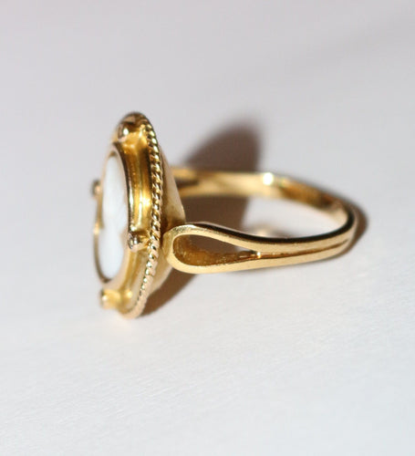 Bague 55 Bague ancienne camée coquille sur or jaune 58 Facettes 590