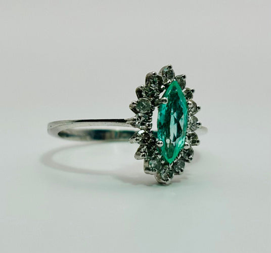 Bague 54 Bague en or blanc avec une émeraude centrale et des diamants 58 Facettes 50272