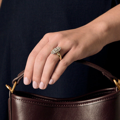 Bague navette en or jaune, or blanc et diamants
