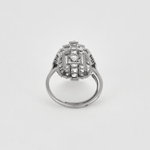 Bague Art déco en platine à motif géométrique et diamants