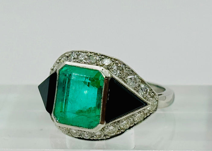 52 Anillo Art Déco en Platino con Esmeralda, Ónix y Diamantes 58 Facettes 50306
