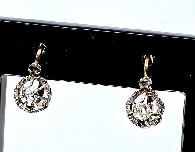 Boucles d'oreilles Boucles d’oreilles en or 18 carats et diamants. Vers 1900 58 Facettes AB334