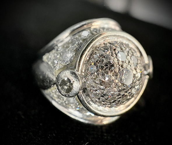 Bague 53 Bague dôme or blanc avec pavage de diamants 58 Facettes