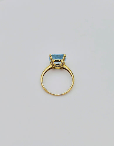 Bague 50 Bague en or avec topaze bleu clair 58 Facettes
