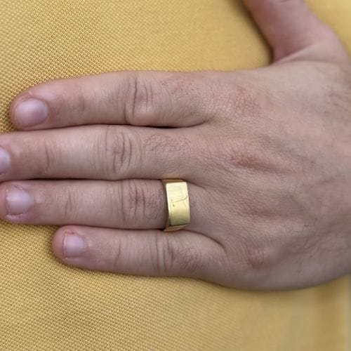 Bague Bague bouclier en or jaune pour homme 58 Facettes 29999
