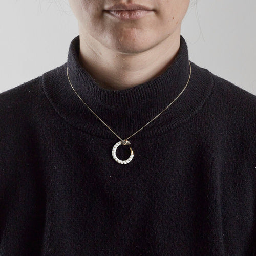 Collier Collier avec Pendentif Serpent en Émail Blanc avec Diamants et Rubis 58 Facettes 3247