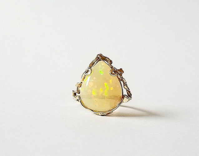 Bague 52 Bague or jaune 18k et Opale 58 Facettes