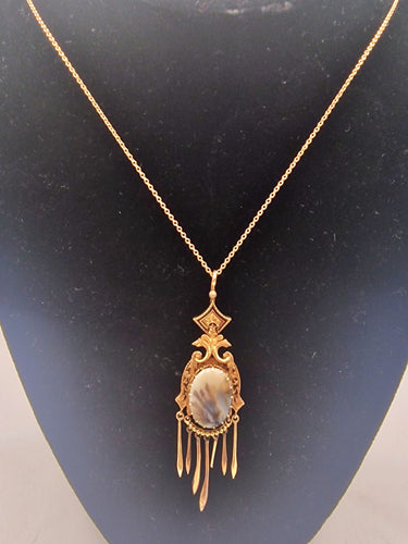 Pendentif Pendentif anglais ancien en or jaune datant des années 1880 58 Facettes