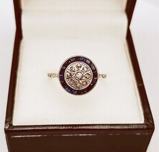 Bague 54 Bague art deco en platine ornée de saphirs et diamants 58 Facettes