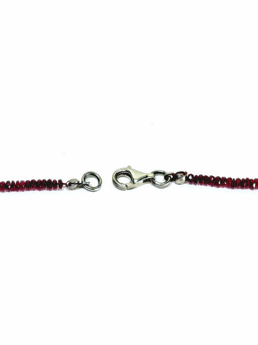 Collier Collier de perles en rubis avec fermoir en argent 58 Facettes