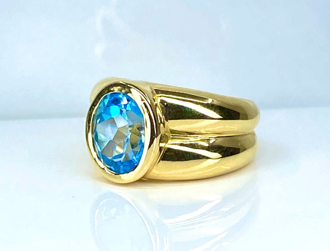 Bague 52 Bague en or jaune et topaze bleue 58 Facettes AB611