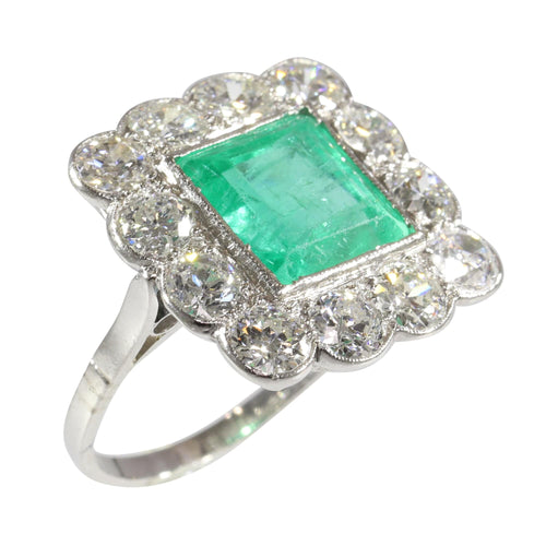 Grâce géométrique : une bague Art déco vintage en émeraude et diamant