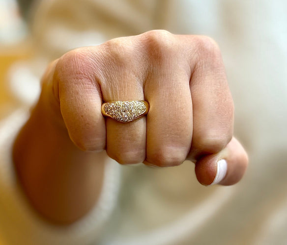 Bague 56 Bague ondulée or jaune et diamants 58 Facettes