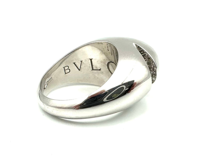 Bague 59 BVLGARI. Collection "Cabochon", bague or blanc 18K et diamants 58 Facettes