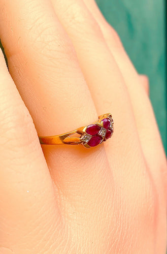 Bague 50 Bague en or jaune 18 carats, 6 rubis et 4 diamants 58 Facettes AB551