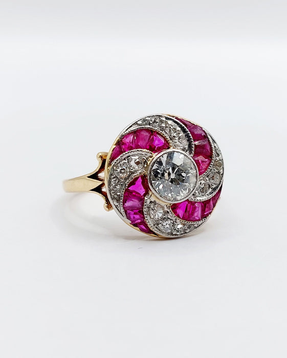 Bague cible tourbillon art deco or jaune diamant et rubis calibrés