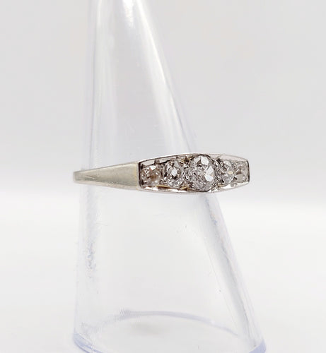 Bague jarretière Art déco en or blanc 18k et diamants taille ancienne 0,60 ct 58 Facettes A06451