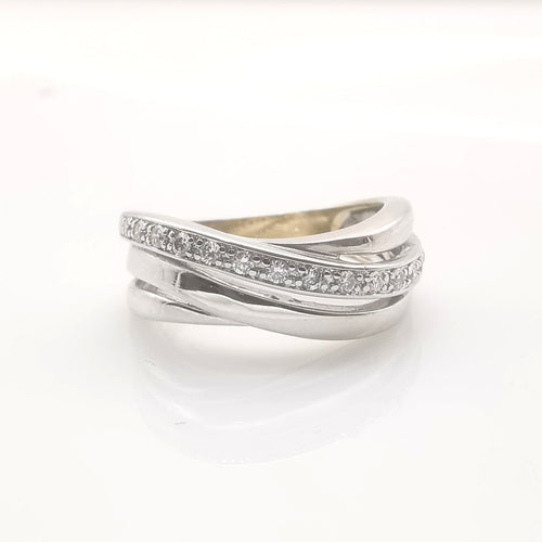 Bague 49 Bague en or blanc et 14 diamants 58 Facettes