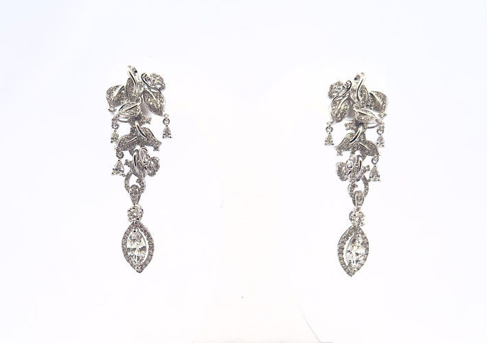 Boucles d'oreilles Boucles d’oreilles pendantes or blanc et diamants 58 Facettes
