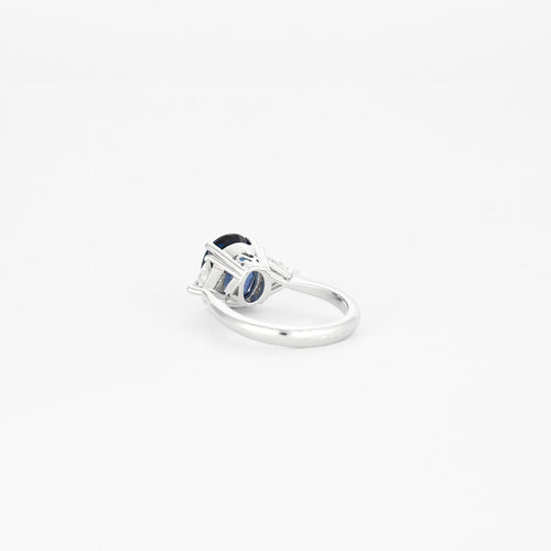Bague 53.5 Bague or blanc, saphir bleu de Ceylan et diamants 58 Facettes