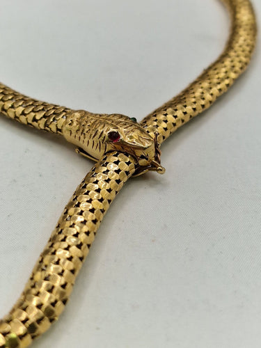 Collier Collier Serpenti vintage en or jaune 18kt avec émeraudes et rubis 58 Facettes