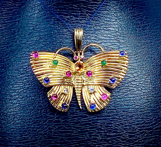 Pendentif papillon en or jaune et pierres précieuses