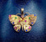 Pendentif papillon en or jaune et pierres précieuses