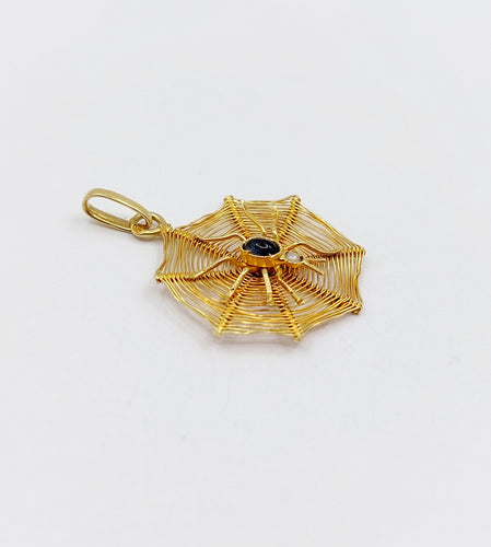 Pendentif vintage or jaune araignée sur sa toile, pierre bleue et perle 58 Facettes A06223