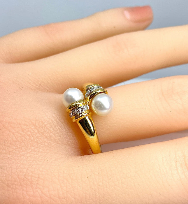 Bague en or jaune, 2 perles et 6 diamants