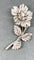 Broche Broche florale rétro en or blanc et diamants – années 40 58 Facettes E31