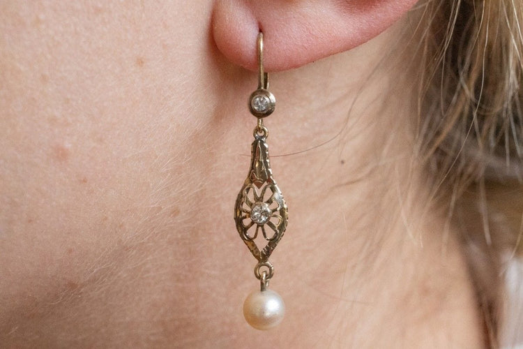 Boucles d'oreilles Boucles d’oreilles pendantes vintage en or jaune et or blanc, perles et diamants 58 Facettes 11706