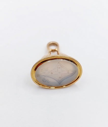 Pendentif sceau antique en or rose 14k et agate blanche