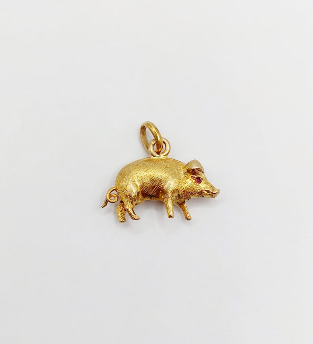 Pendentif Pendentif cochon en or jaune orné de pierre rouges (circa 1890) 58 Facettes A04730