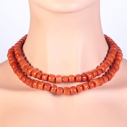 Échos de l'illumination : Collier de corail sanguin
