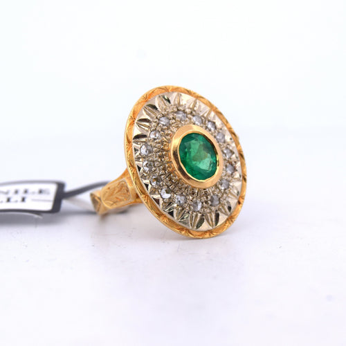 Bague 50 Bague ancienne en or jaune et blanc 18 carats avec émeraudes et diamants 58 Facettes