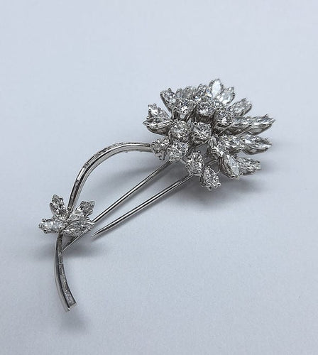 Broche BROCHE MOTIF FLORAL PLATINE ET DIAMANTS 58 Facettes 250194