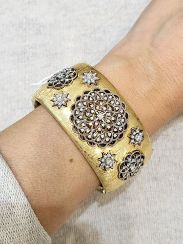 Bracelet Bracelet Manchette or jaune et diamants 58 Facettes