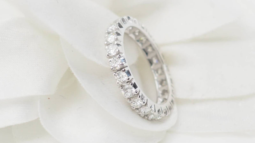 Bague 48 Alliance tour complet en or blanc et diamants 58 Facettes 30686