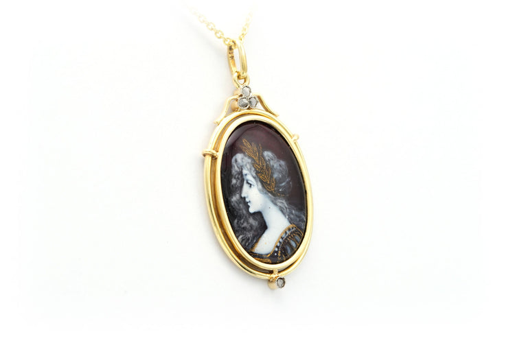 Pendentif Pendentif Art Déco en or jaune et émail de Limoges serti de diamants 58 Facettes B535