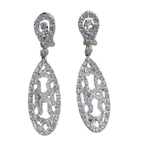 Boucles d'oreilles Boucles d'oreilles longues en or blanc et diamants 58 Facettes P199