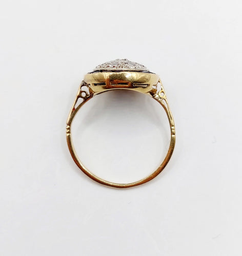 Bague 51.5 Bague cible art deco or jaune 18k ornée de diamants taillés en roses entouré de saphirs calibrés synthétiques (circa 1930) 58 Facettes A04977