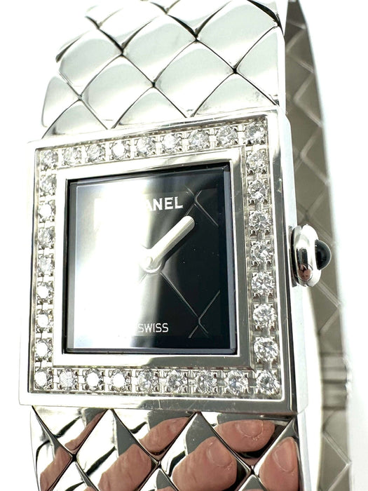 Montre CHANEL - Collection "Matelassée", montre dame en acier et diamants 58 Facettes