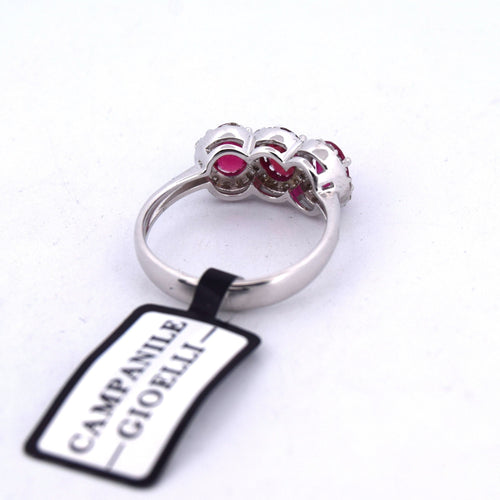 Bague 54 Bague en or blanc 18 kt avec rubis et diamants 58 Facettes