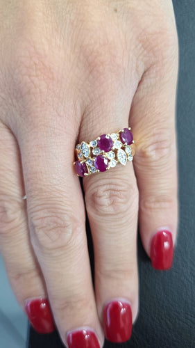 Bague vintage en or jaune 18 carats avec rubis et diamants